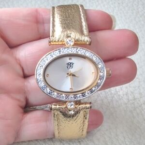 Vintage Y2K Elizabeth Taylor Elegant Gold Women's Watch with Crystal Accents